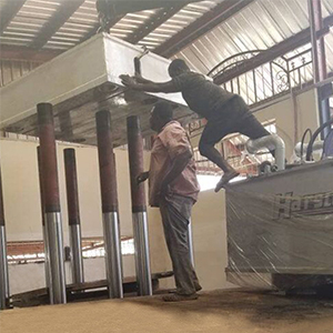 Machine de gaufrage de porte en acier pour un client nigérian, commentaires de HARSLE
